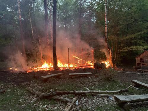 Die Brandstelle nach dem Eintreffen der Einsatzkräfte